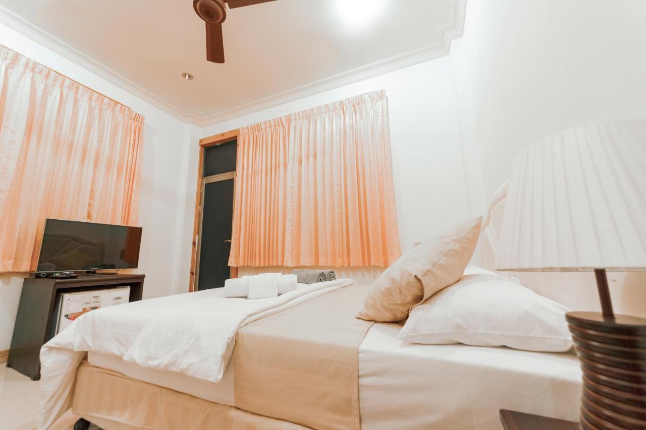 Holiday Mathiveri Inn Экстерьер фото